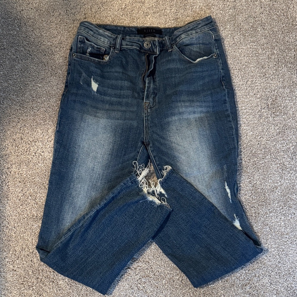 Risen Distressed Jeans